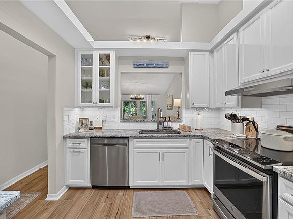 3rd image of 2429 SE 18TH CIRCLE