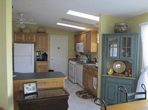 4th image of 73 Mountain Ash Dr