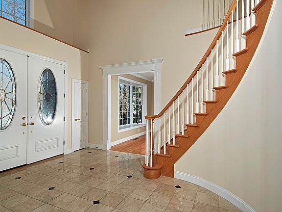 2nd image of 19 Shelley Ln