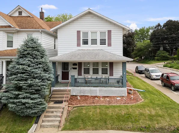 518 W 4th St, Muscatine, IA 52761