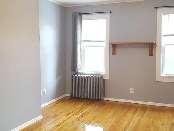 2nd image of 322 19th St #3