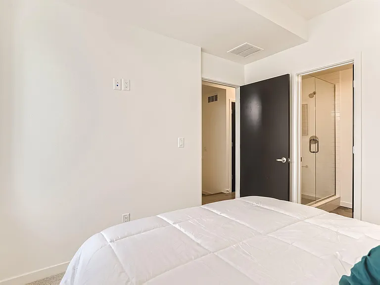 1920 Hooker St #3 — Photo 10