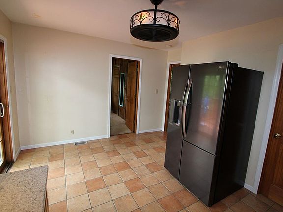 5th image of 951 Sunset View Dr