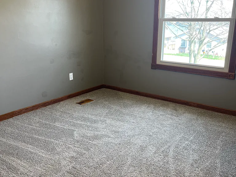 4051 E Forest Glen Ave — Photo 9