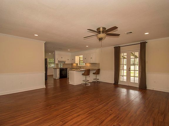 5th image of 104 Leonard Dr