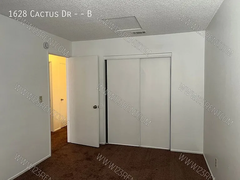 1628 Cactus Dr #B — Photo 13