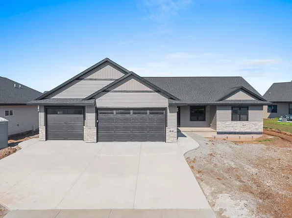 1441 Crossroads Dr, De Pere, WI 54115