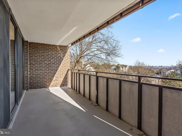 250 S Reynolds St APT 411, Alexandria, VA 22304