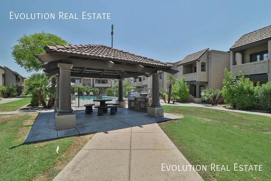 2 Bedroom / 2 Bathroom Condo - Deposit Free Move in! — Photo 4