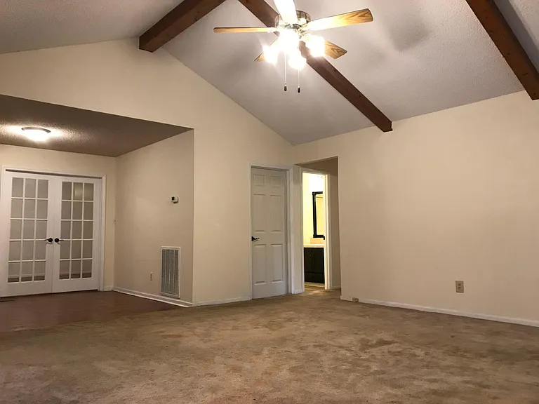 4448 Huntington Dr — Photo 2
