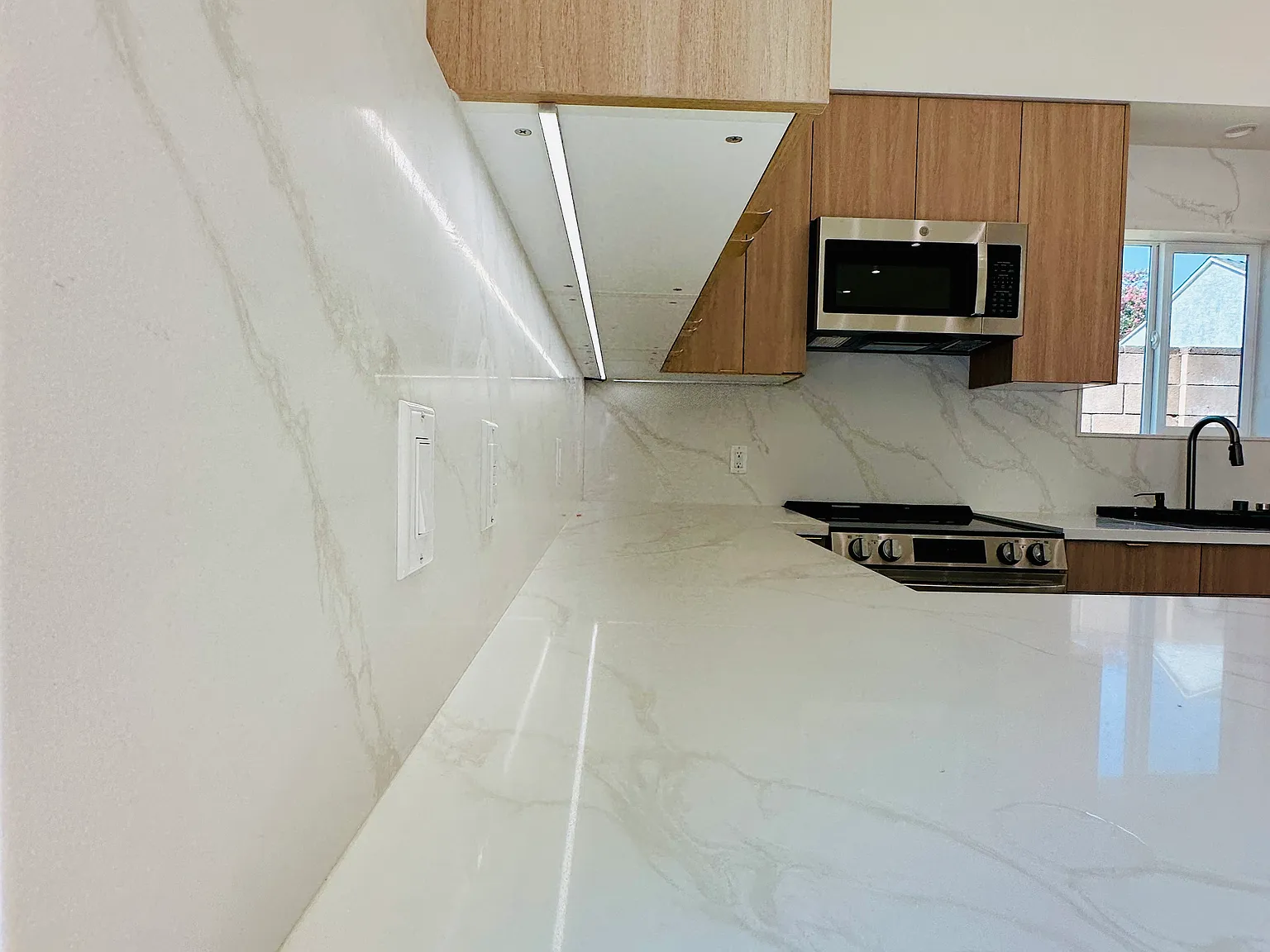 2 bed, 860 sqft, $3,200 — Photo 3
