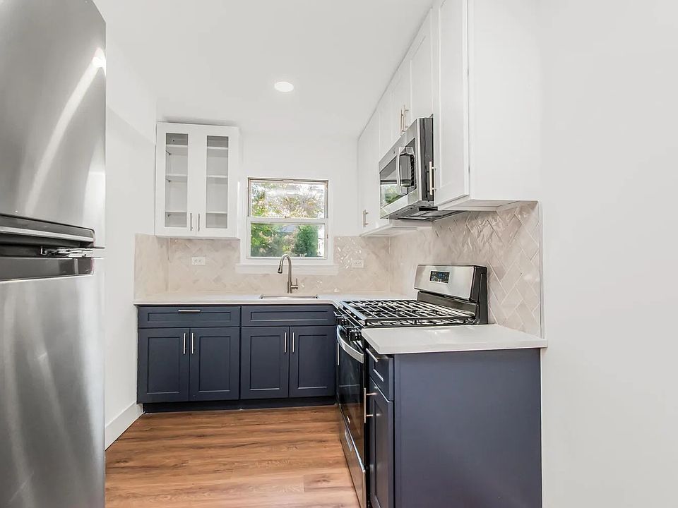 1st image of 2735 Hering Ave #1