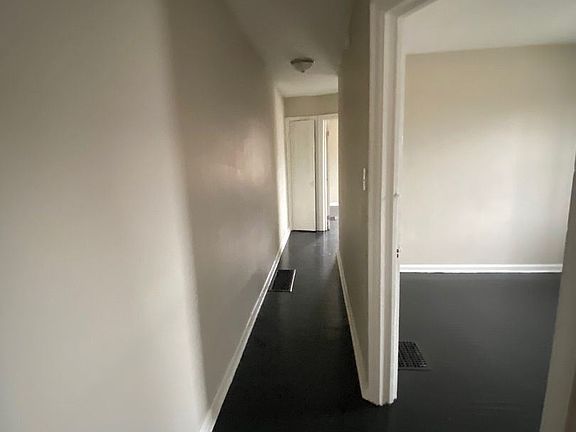 4th image of 1301 N Gladstone Ave