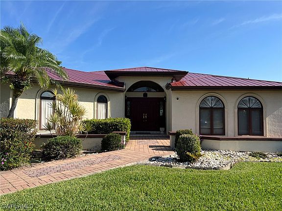 4th image of 725 Mirror Lakes Dr