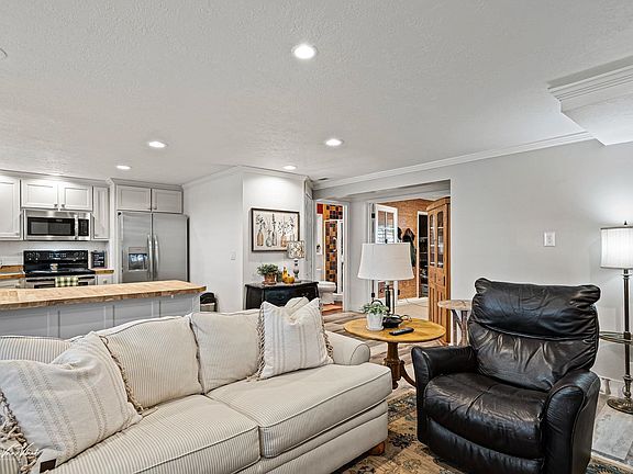 3rd image of 1719 Bachelor Cir