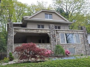 1821 Oak Rd, Pottsville, PA 17901