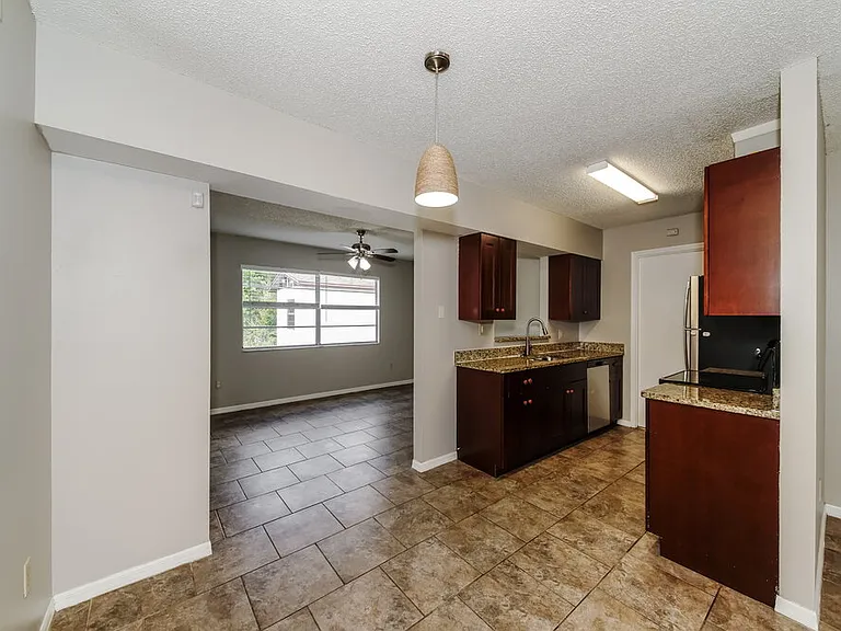 1548 W Powder Horn Rd — Photo 6