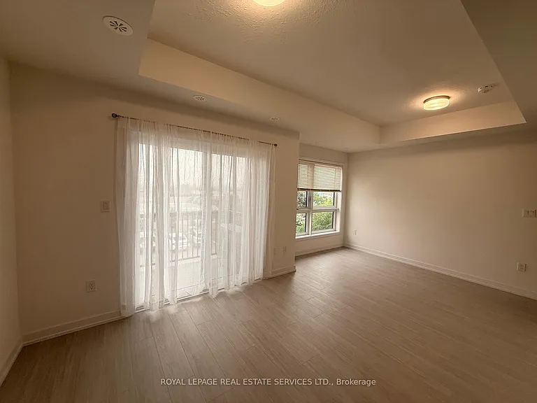 P6 Palace St #25-320 — Photo 9