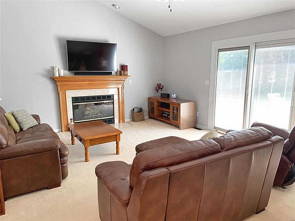 5th image of 1004 Meadow Lake Dr