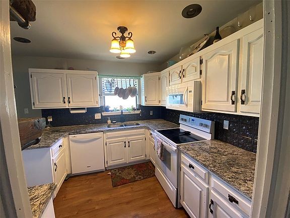 5th image of 131 E Bonita Dr