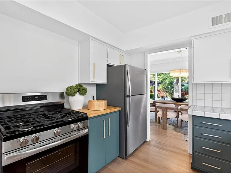 807 Rutherdale Ave — Photo 6