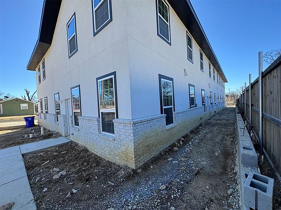 5th image of 6800 Oak Crest Dr W