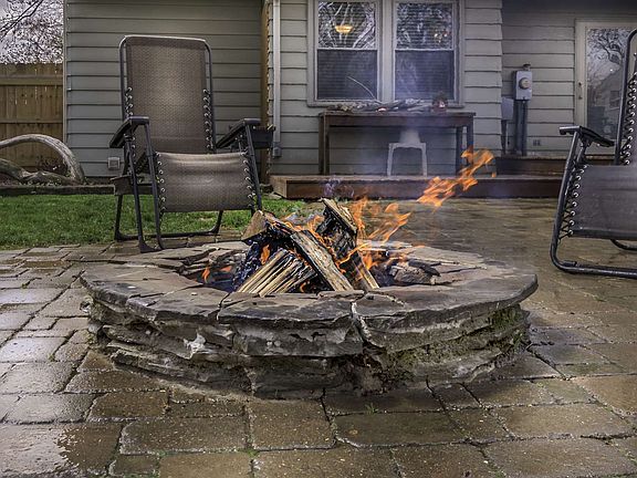 3rd image of 3220 Devereux Dr