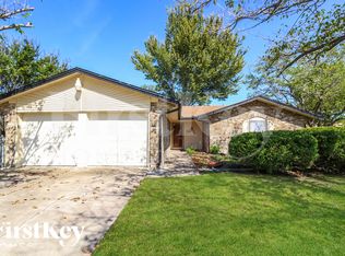 502 Oak Ridge Pl, Grand Prairie, TX 75052