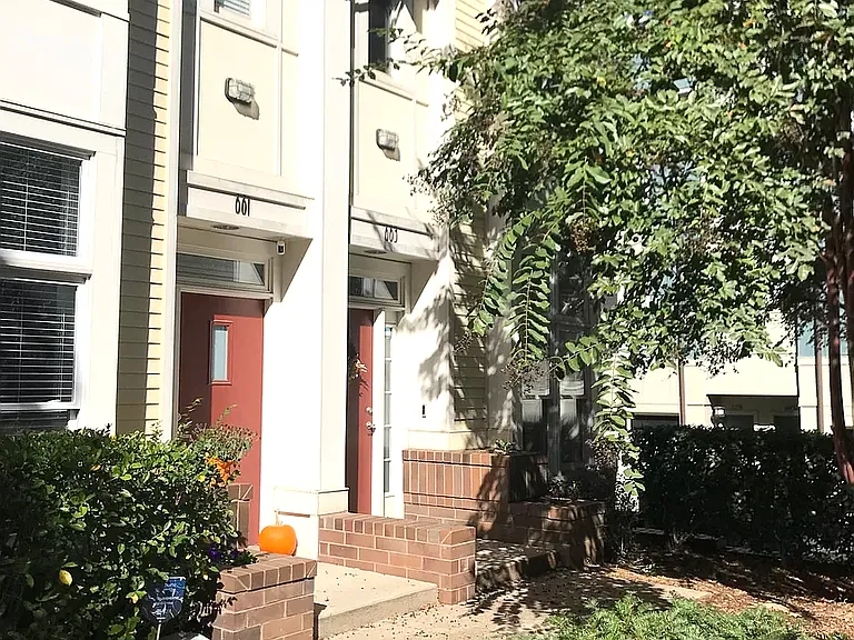 663 Alexander St #1 — Photo 14