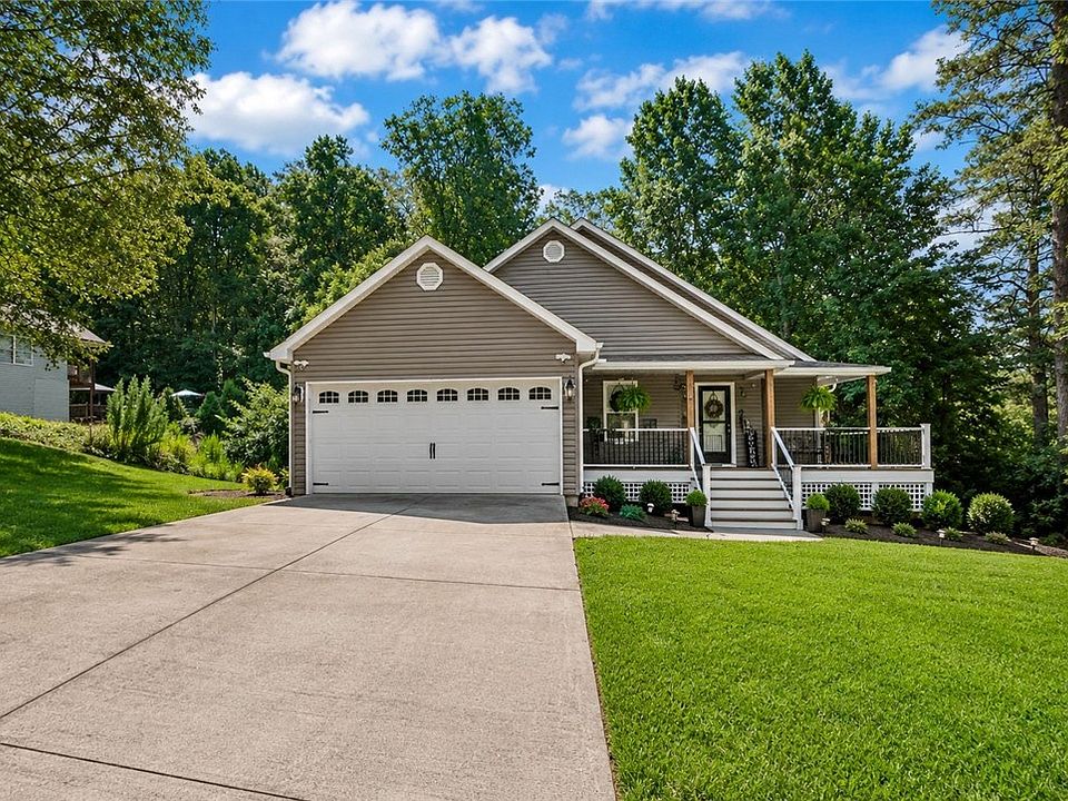 1st image of 302 Ridgeside Ct