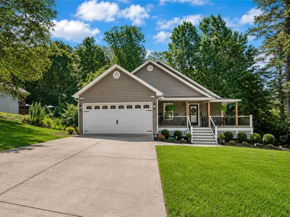 302 Ridgeside Ct, West Union, SC 29696