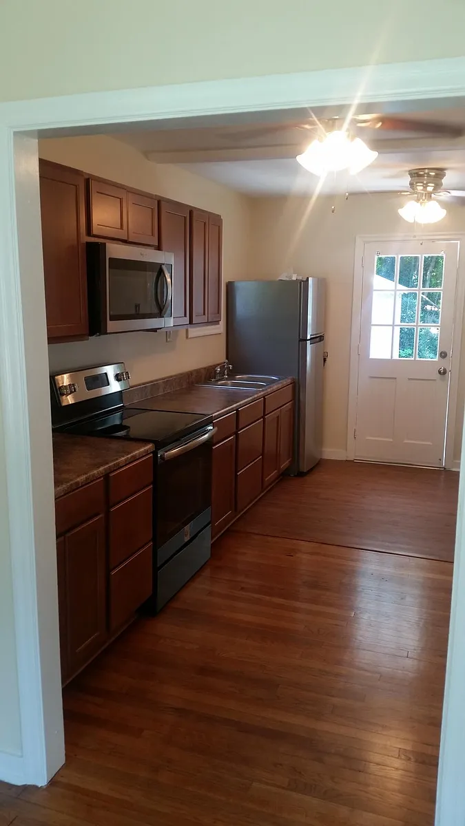 Building Photo - 201 Pinehill Dr