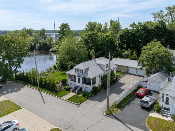 15 Omega Way, Rumford, RI 02916