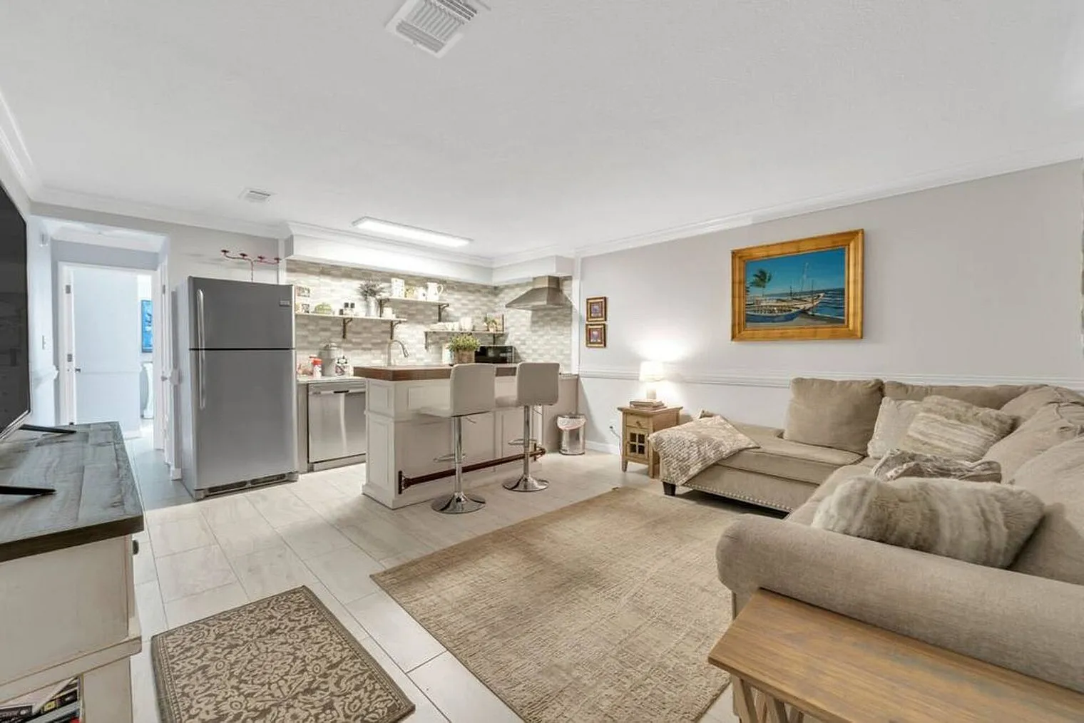1 bed, 1.0 bath, 6200 sqft, $1,769 — Photo 3