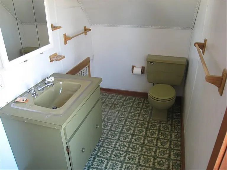 89 College Ave #A — Photo 4