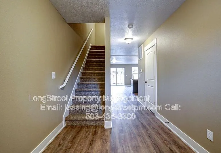 482 S Monmouth Ave — Photo 11