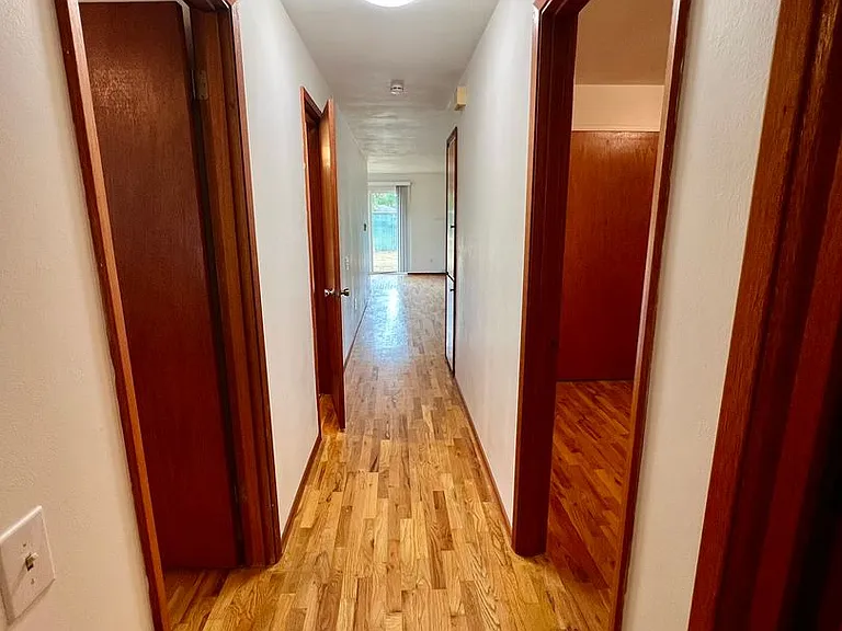 4020 15th Ct NE — Photo 15