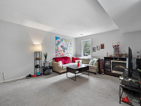 5th image of 1435 Summit Dr #23