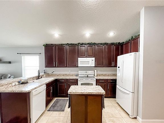 3rd image of 8036 Carriage Pointe Dr