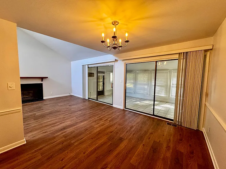 208 Lamplighter Cir — Photo 16