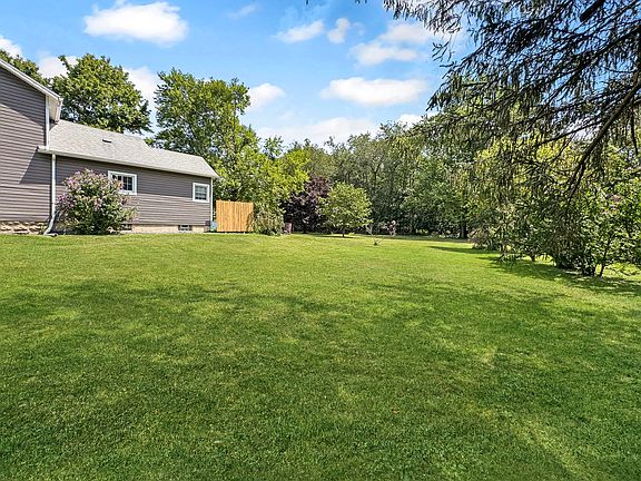 5th image of 2876 Saranac Dr