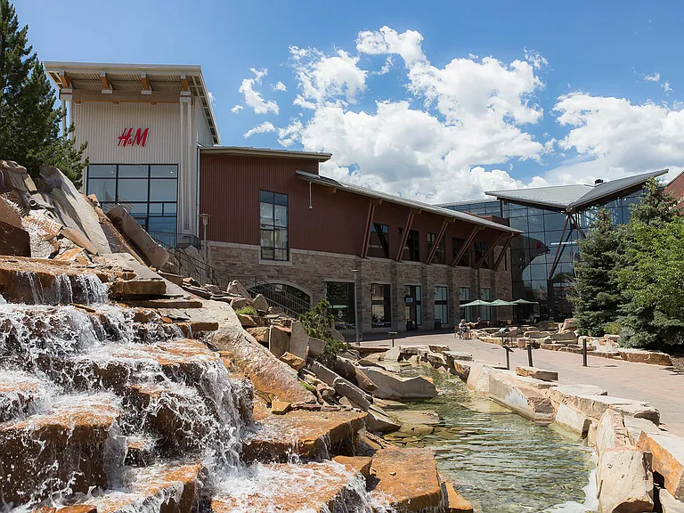 Find more than 50 of your favorite restaurants and retailers 10 minutes away at Flatirons Crossing