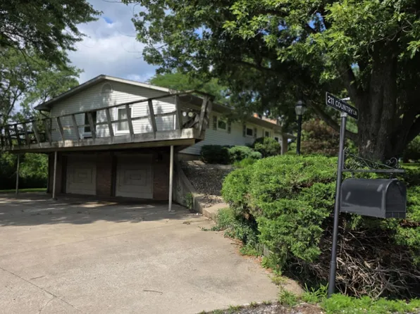 211 Country Ln, Quincy, IL 62305