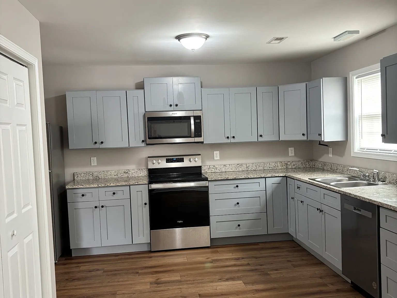 3 bed, 2.5 bath, 1364 sqft, $1,550 — Photo 4