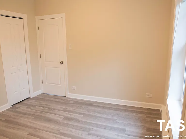 646 W Roscoe St #2 — Photo 7
