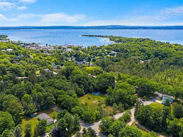 Summit St, Harbor Springs, MI 49740