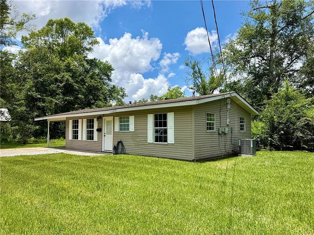 3 bed, 976 sqft, $1,350 — Photo 3