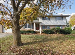 25725 Napier Rd, South Lyon, MI 48178