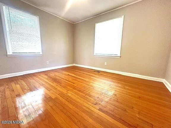 5th image of 2063 Bayswater Rd
