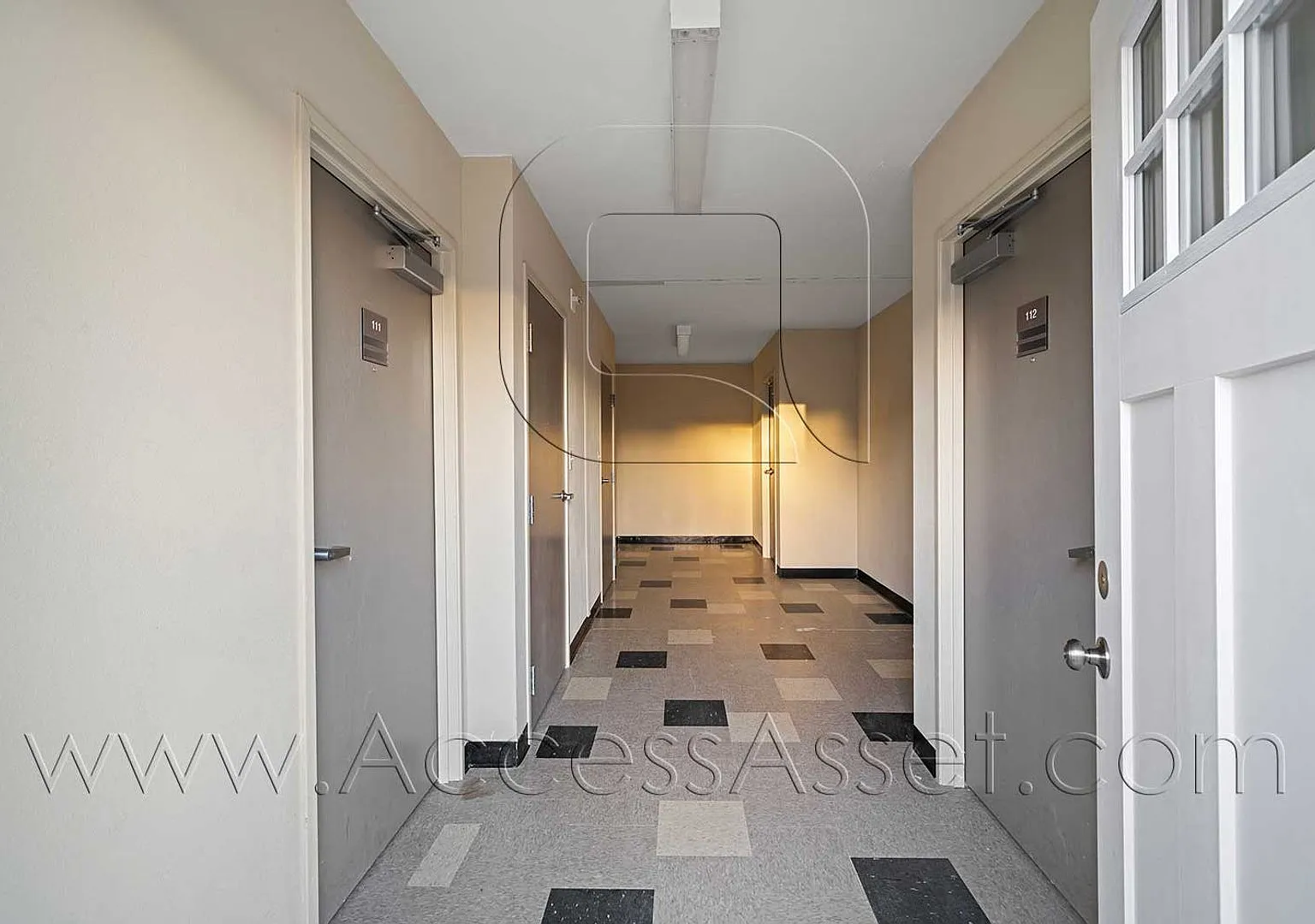 (*) 572-100-046 — Photo 2